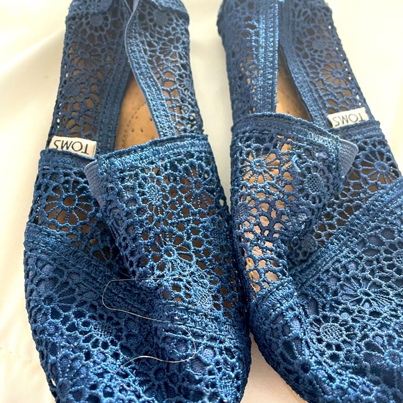 Tom’s blue lace shoe - Picture 1 of 3